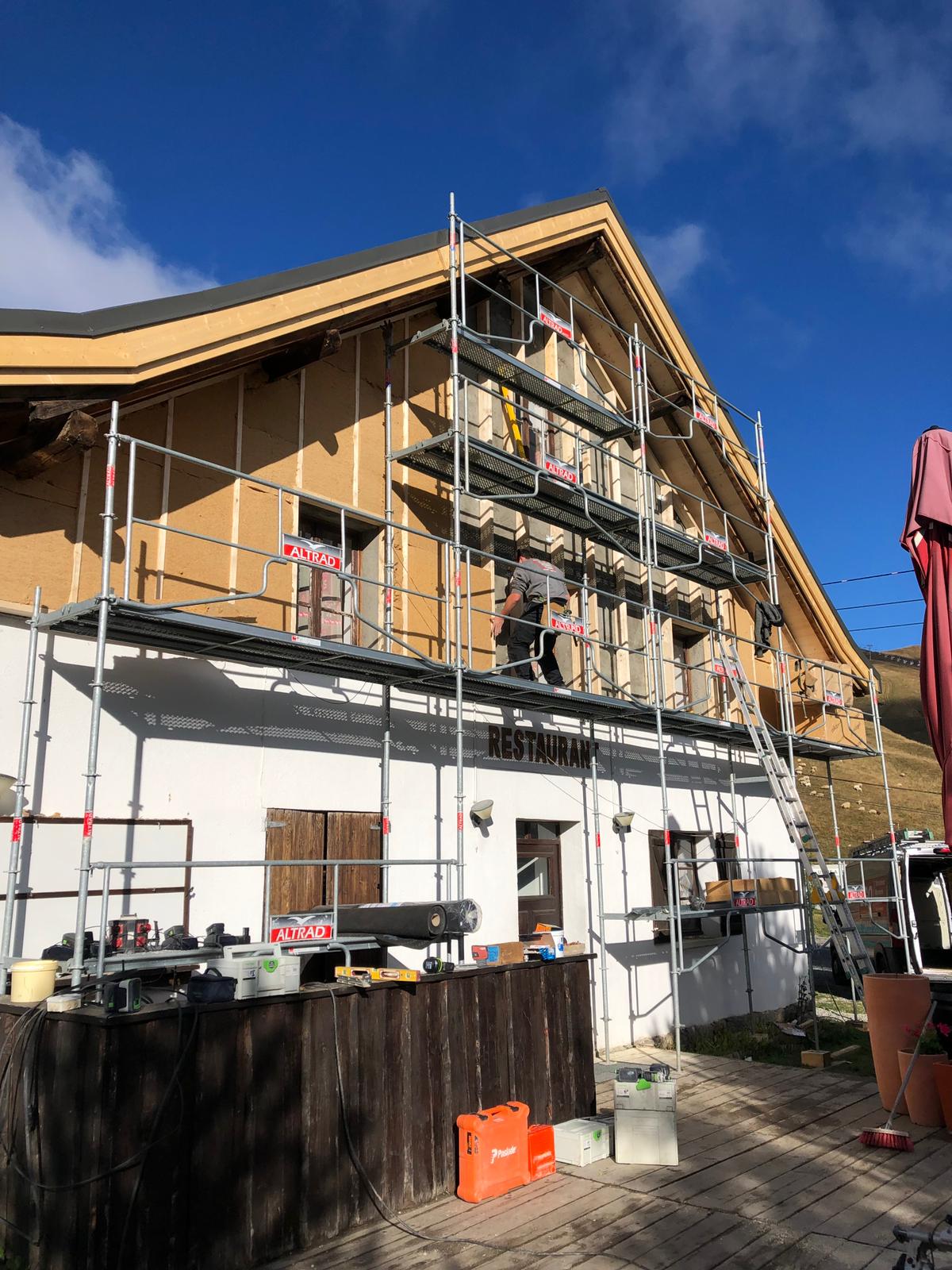 210915 réfection couverture plus isolation et bardage Chantier toussuire restaurant sur les pistes02