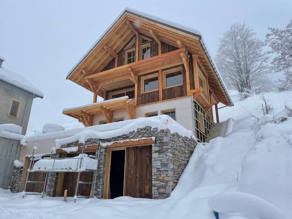 211112 chalet poteau Celliers – derrière St François09