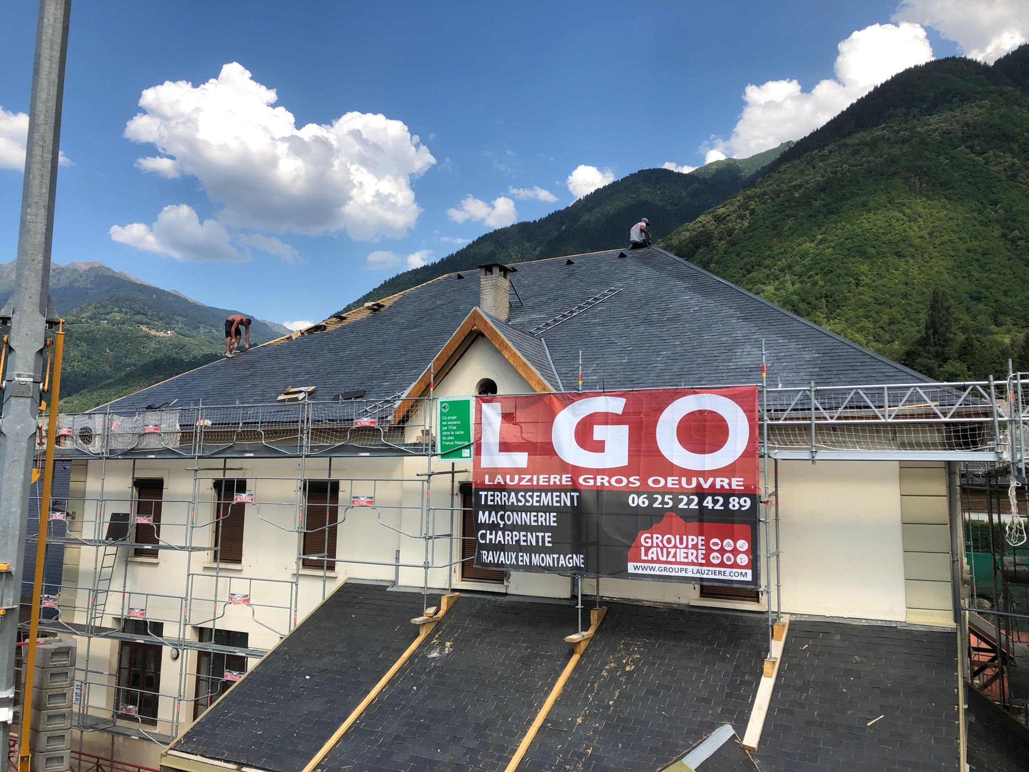 220901 Rénovation couverture de l école d argentine en ardoise naturelle-01