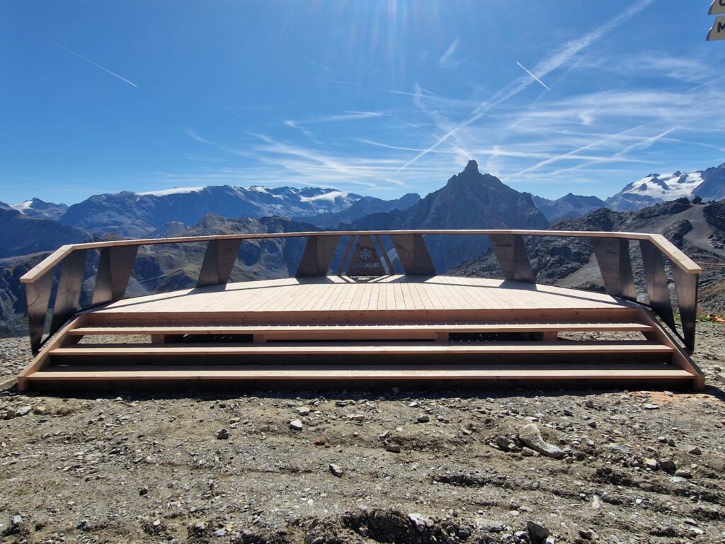 SUR LE TOIT DU MONDE